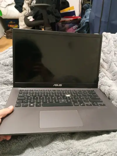 Laptop ASUS usado - miniatura 1