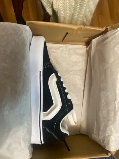 Zapatillas negras con blanco - miniatura 2