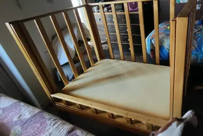 Cuna de madera con colchón - miniatura 2