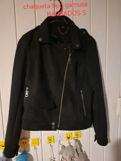 Chaqueta negra barbado estilo biker de gamusa. - miniatura 2