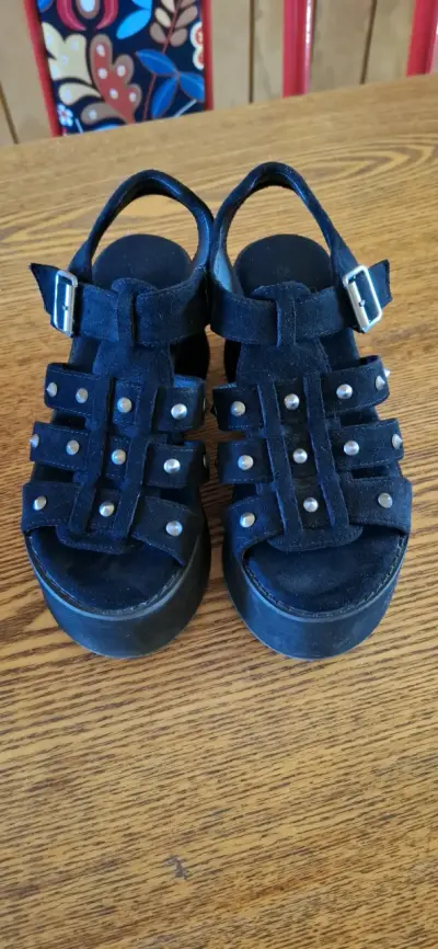 Sandalias negras con tachas - miniatura 1