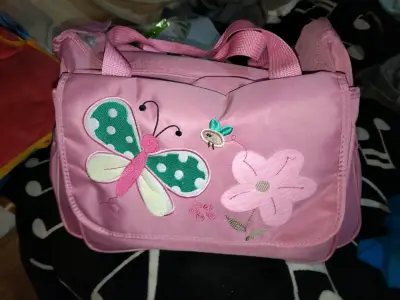 Bolso infantil rosa con mariposa - miniatura 1