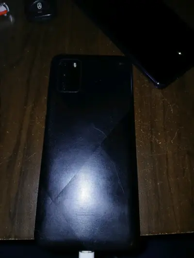 Smartphone con pantalla desbloqueada - miniatura 2