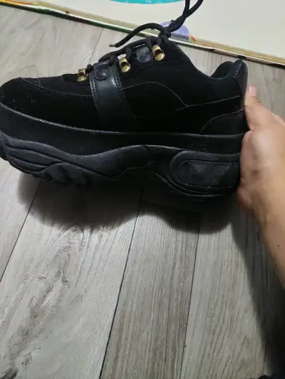 Zapatillas negras con plataforma - miniatura 1