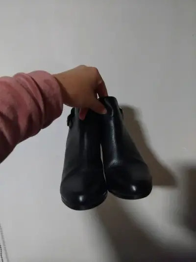 Botines negros de cuero - miniatura 1