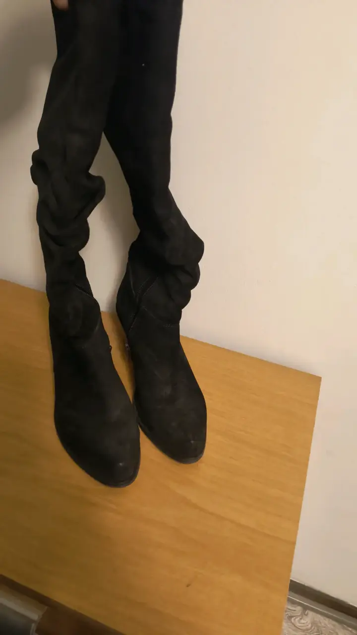 Botas negras de gamuza marca Romano número 37 - 3