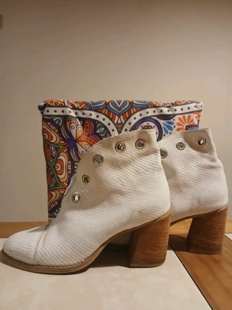 Botines blancos de cuero