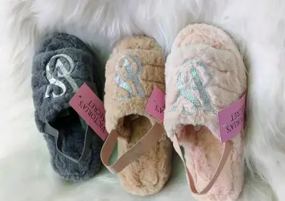 Pantuflas de peluche Victoria's Secret - miniatura 1