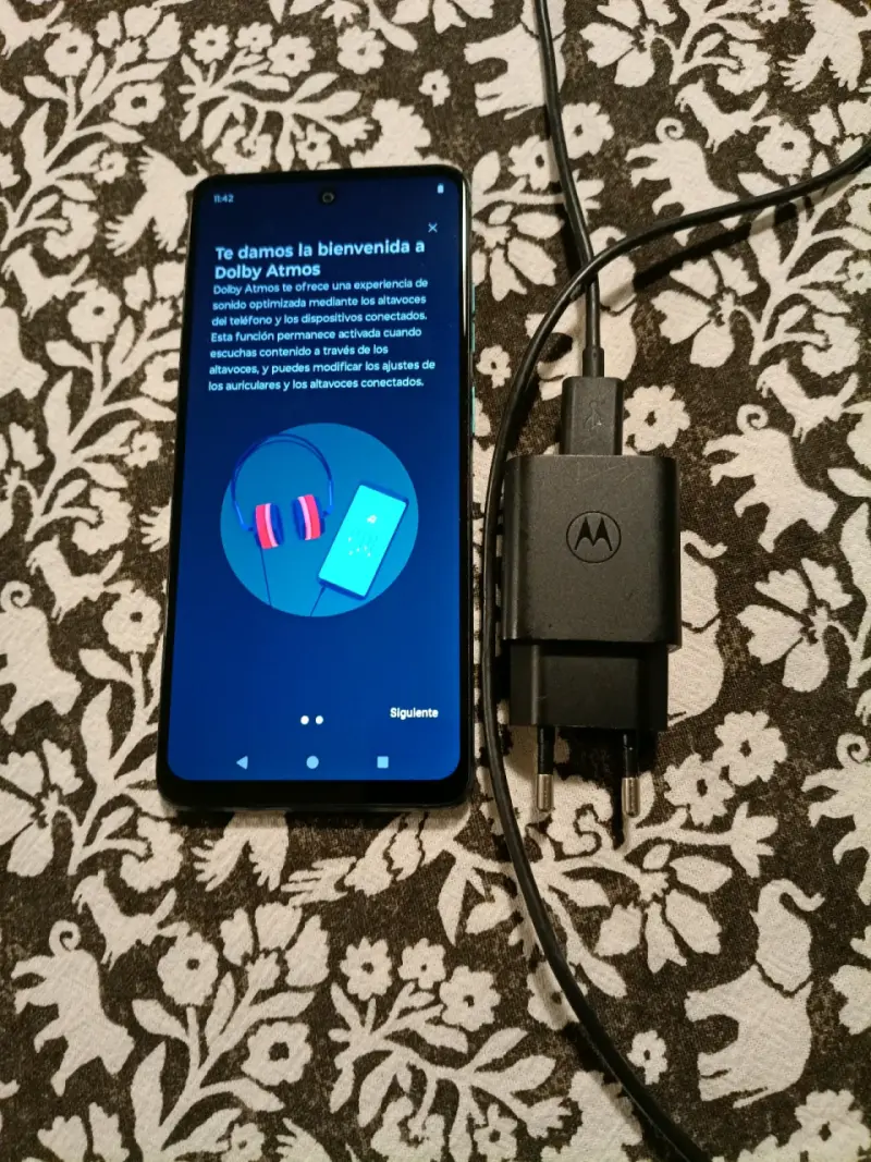 Smartphone con cargador - 2