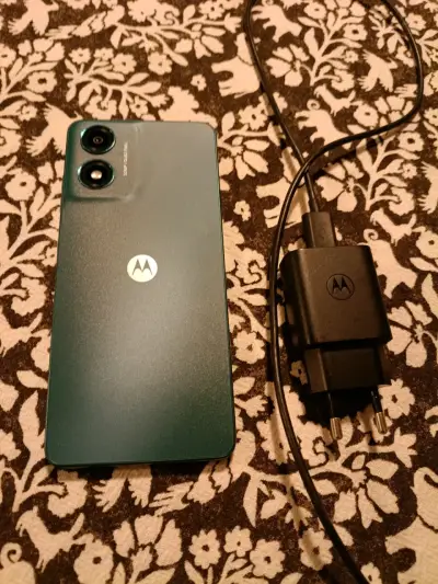 Smartphone con cargador - miniatura 3