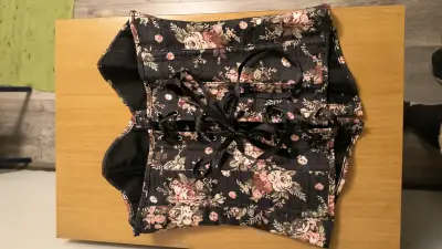 Corset de mezclilla diseño floral y rosas. - miniatura 2