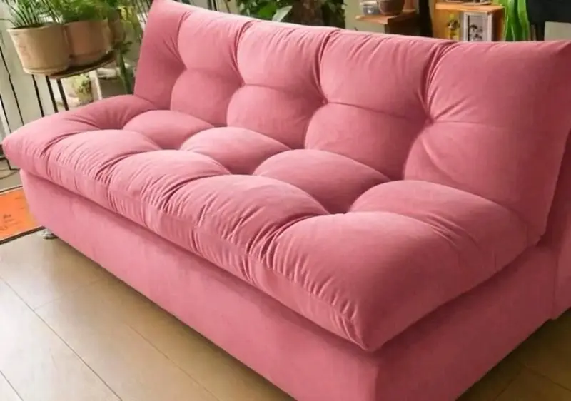 Sofá rosa con puffs incluidos - 2