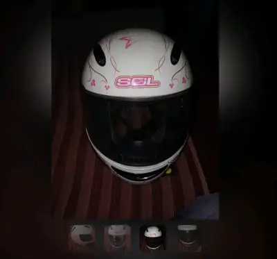 Casco de moto blanco floral - miniatura 3