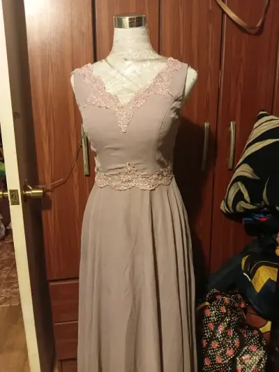 Vestido lila formal - miniatura 3