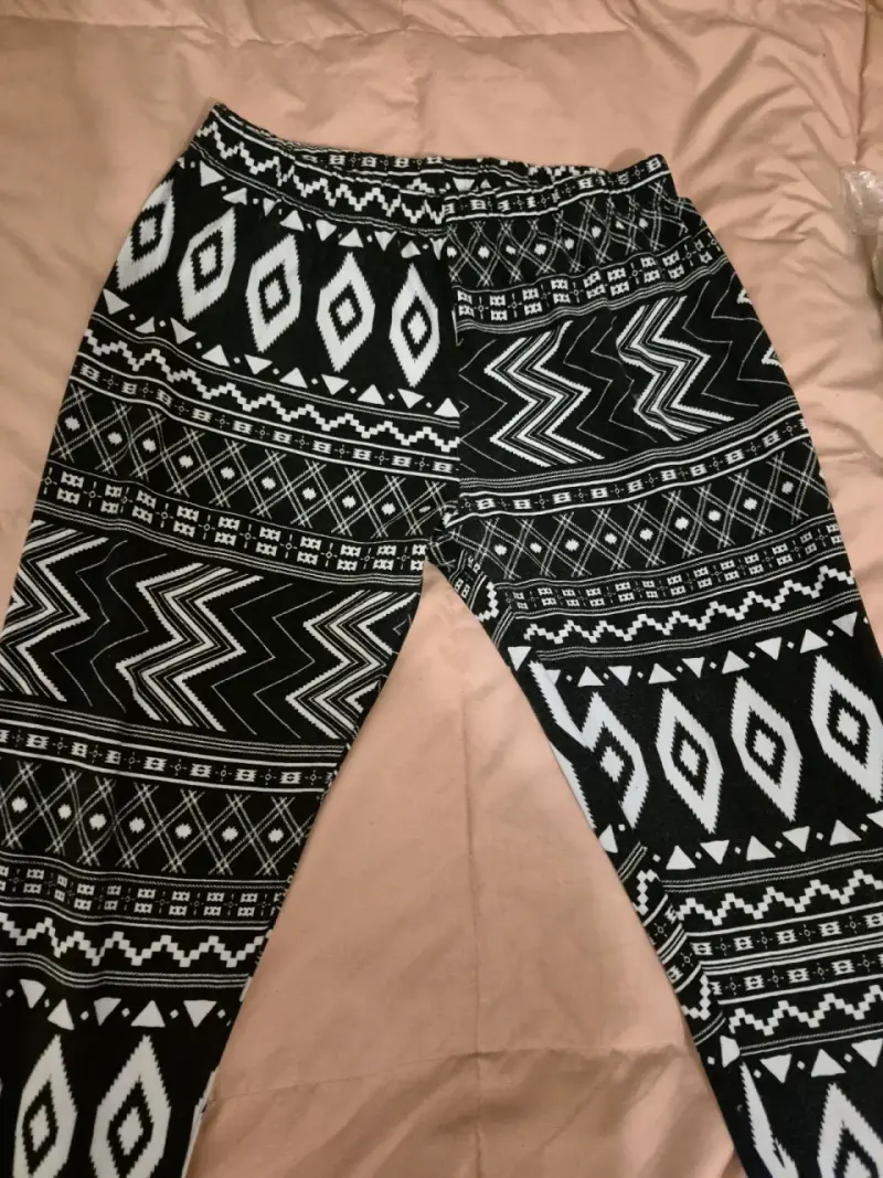 Leggins negros con diseño tribal - 2