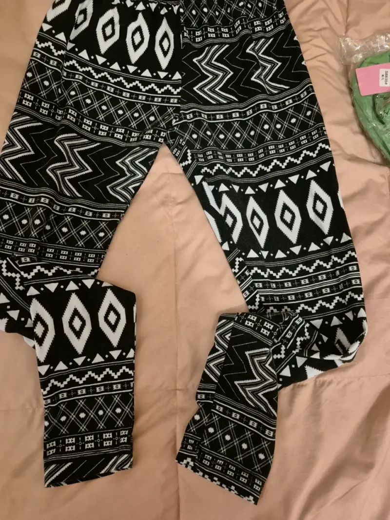 Leggins negros con diseño tribal - 3