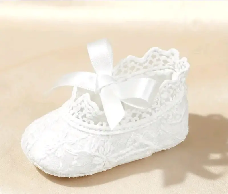 Zapatos de bebé blancos con encaje - 2