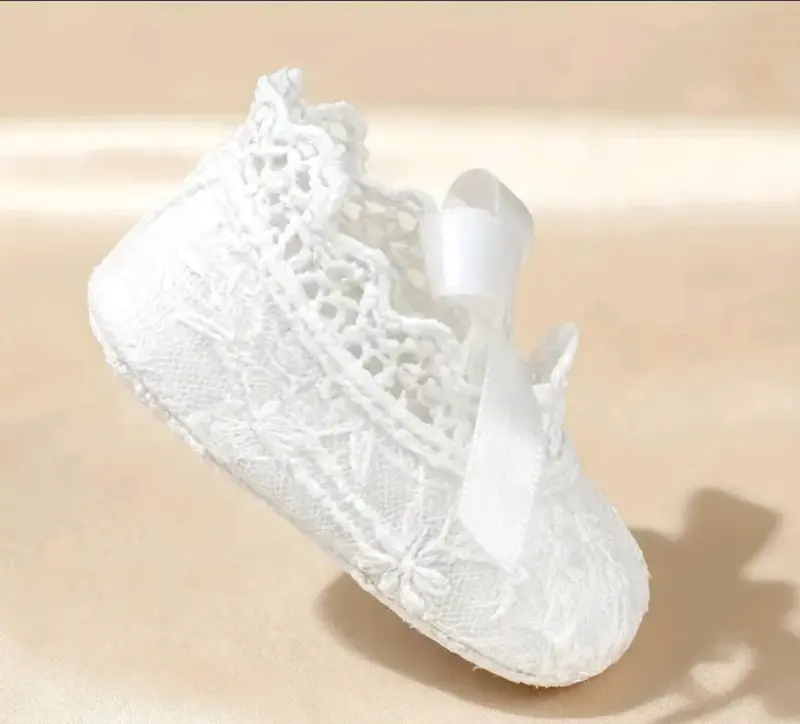 Zapatos de bebé blancos con encaje - 3