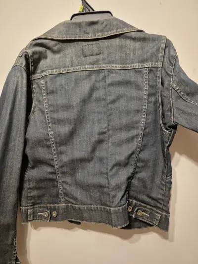 Chaqueta de mezclilla con bolsillos - miniatura 2