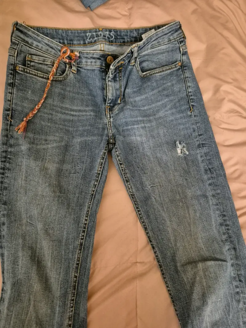Jeans azules desgastados - 1