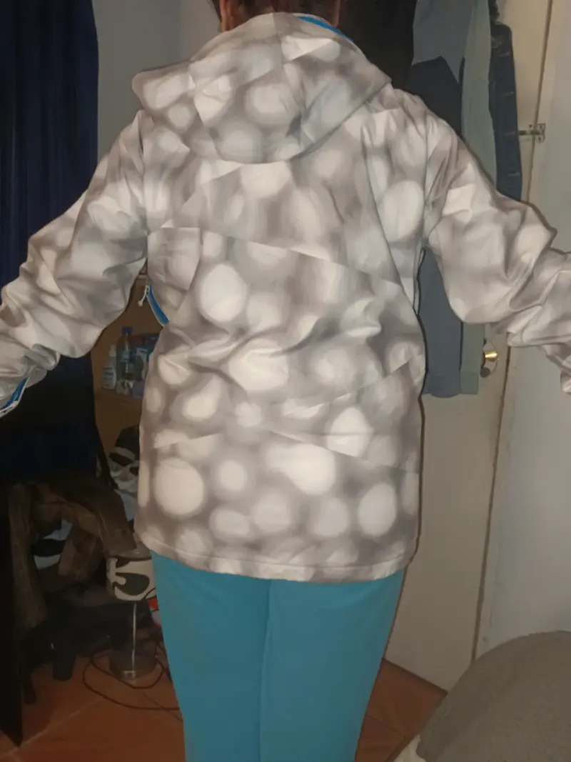 Chaqueta impermeable con capucha - 1