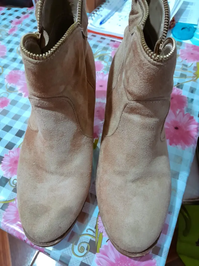 Botines de gamuza beige con tacón - 2
