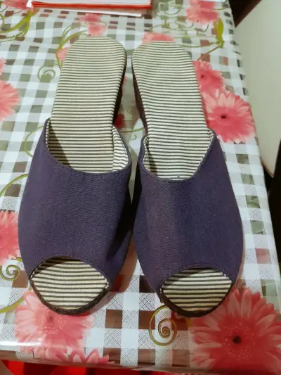 Sandalias femeninas moradas - miniatura 3