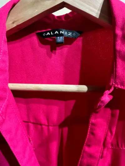 Blusa fucsia para mujer marca ALANIS talla M - miniatura 3