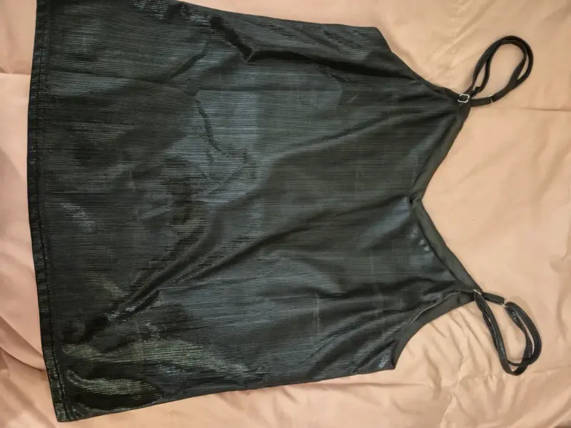 Polera negra con tirantes finos - 2