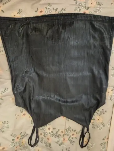 Polera negra con tirantes finos - miniatura 3