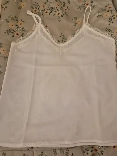 Blusa blanca con encaje - miniatura 2