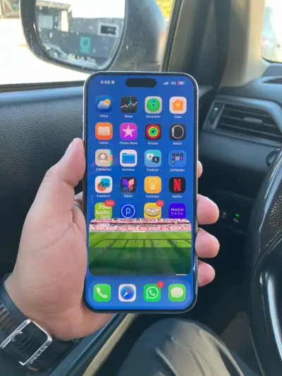Smartphone con pantalla intacta - miniatura 1