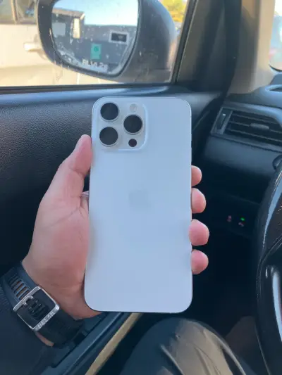 Smartphone con pantalla intacta - miniatura 2