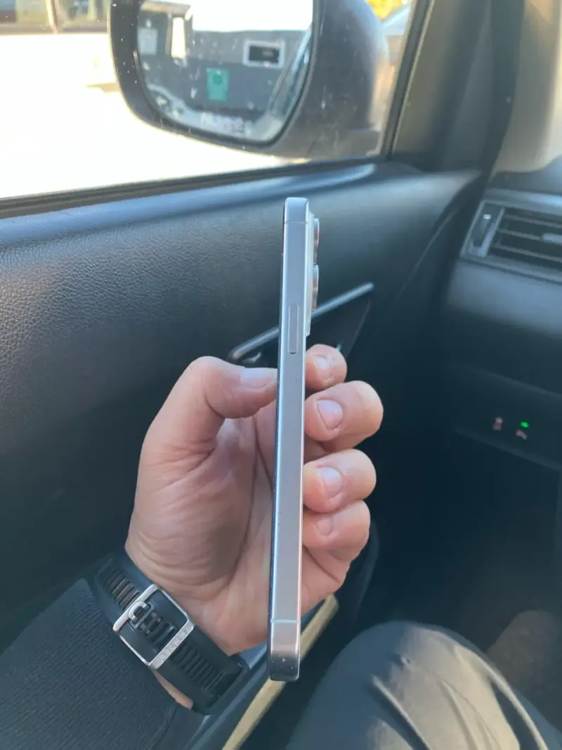 Smartphone con pantalla intacta - 4