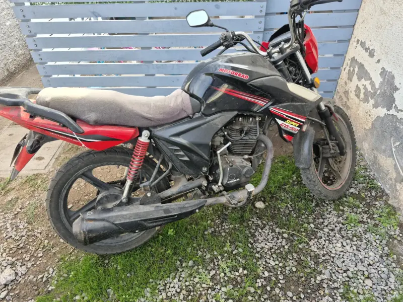 Motocicleta Motorrad super CG roja y negra