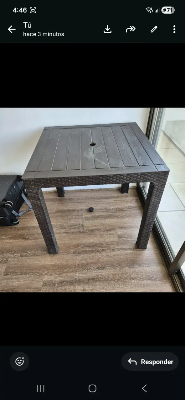 Mesa de jardín de ratán sintético - 1
