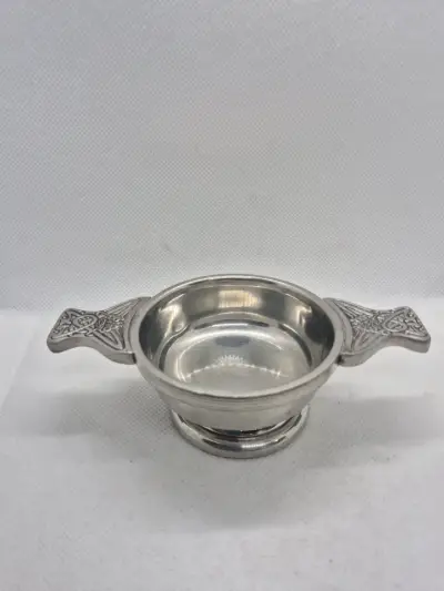 Copa ceremonial de metal grabado - miniatura 2