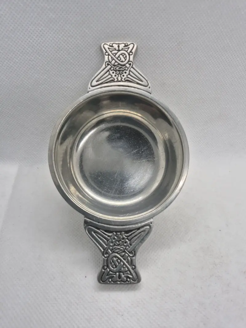 Copa ceremonial de metal grabado - 3