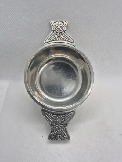 Copa ceremonial de metal grabado - miniatura 3