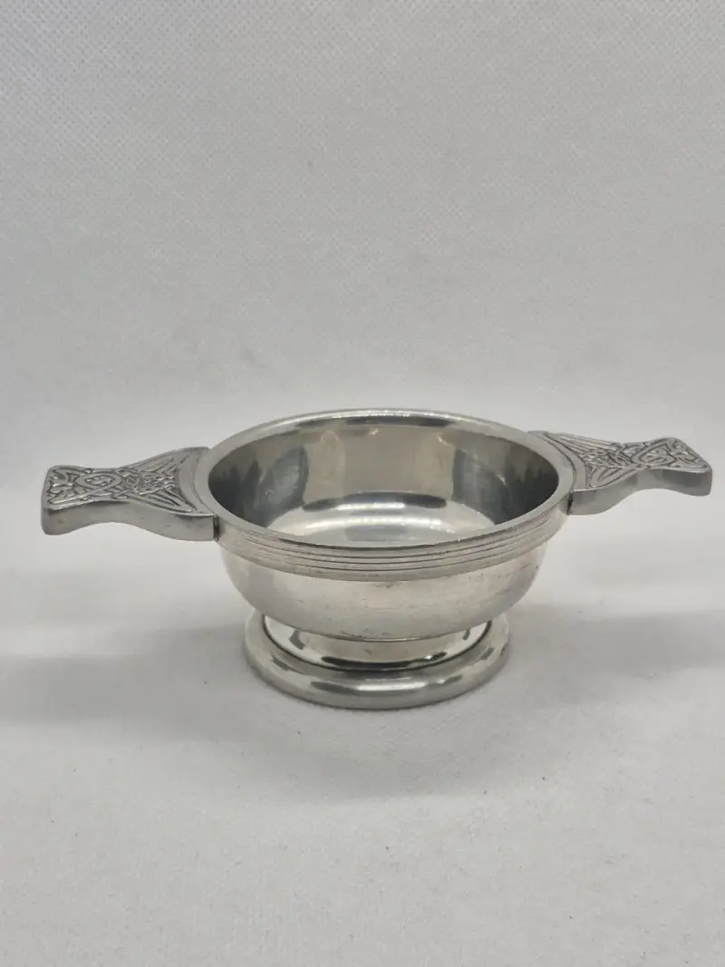 Copa ceremonial de metal grabado - 4