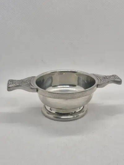 Copa ceremonial de metal grabado - miniatura 4