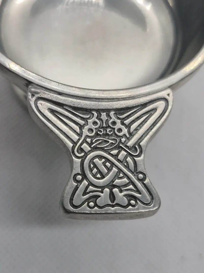 Copa ceremonial de metal grabado - 5