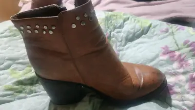 Botines marrones con tachas - miniatura 1