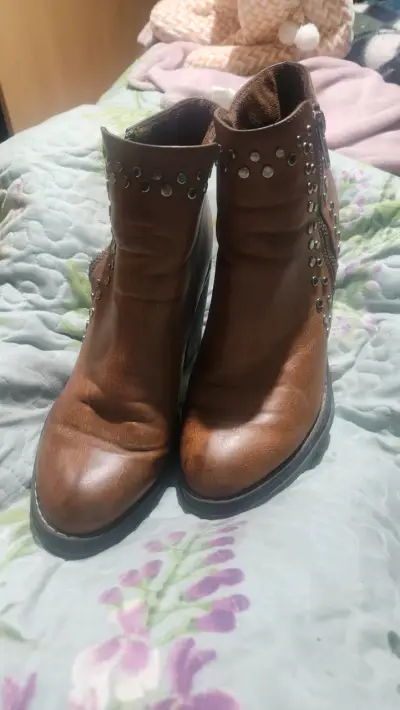 Botines marrones con tachas - miniatura 3