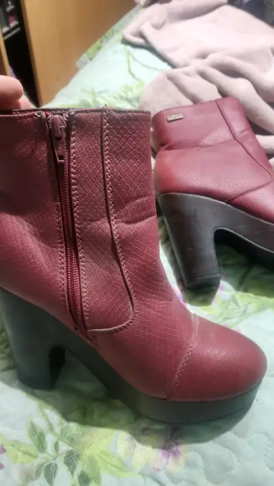 Botines rojos de cuero texturizado - miniatura 4
