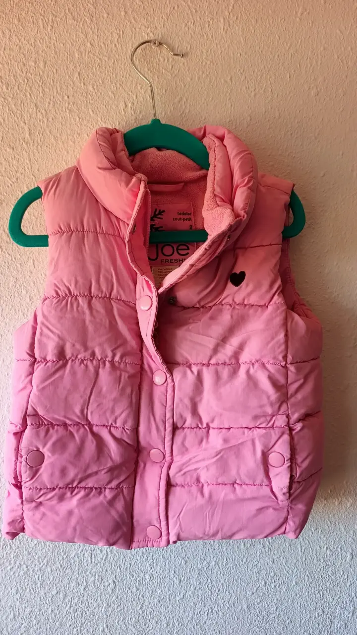 Chaleco rosado para niña