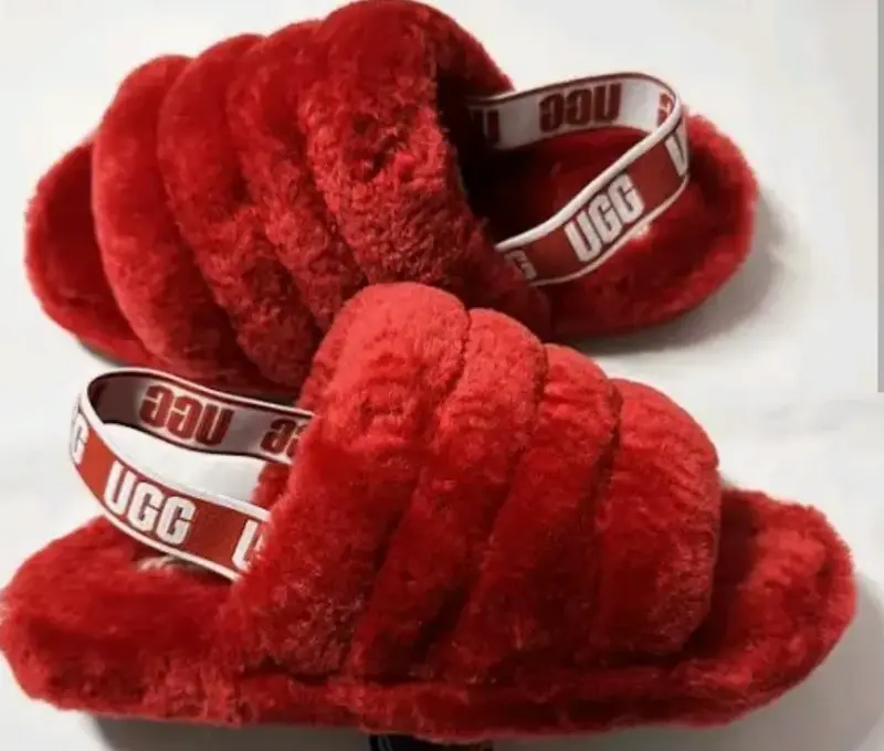 Sandalias UGG rojas peludas
