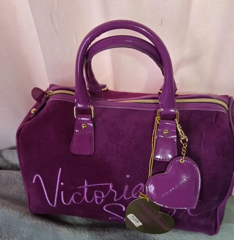 Bolso morado Victoria's Secret
