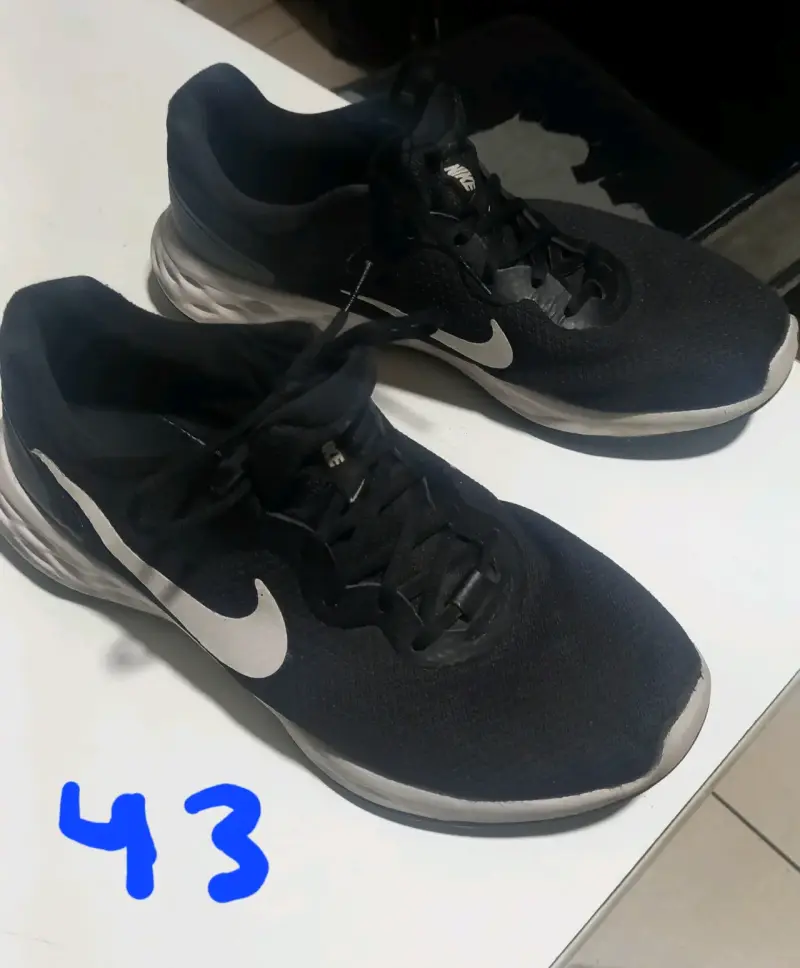 Zapatillas negras Nike talla 43