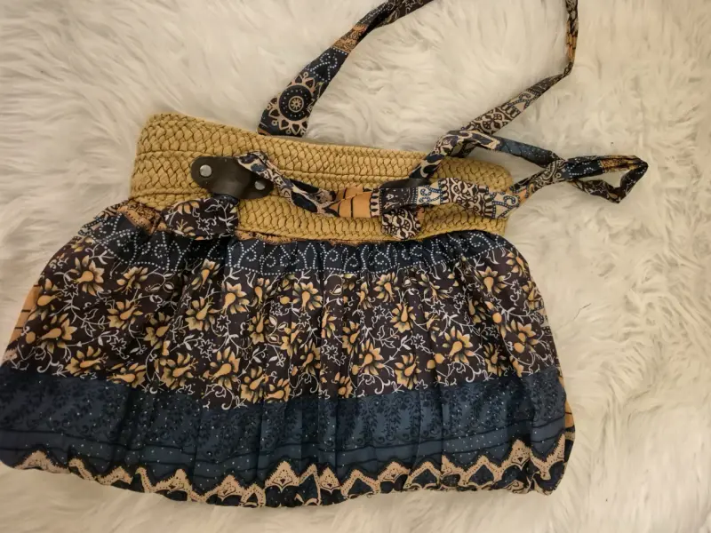 Bolso de tela con estampado floral - 1